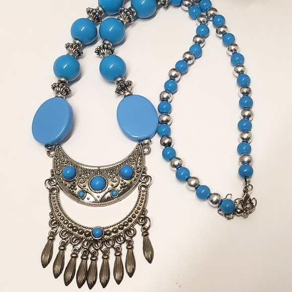 Jewelry - Beautiful Blue Beaded Blooming Squash STYLE Necklace